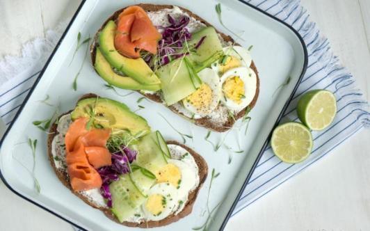 toast scandinave labneh